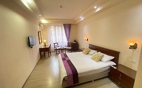 DAMUS Guest House
